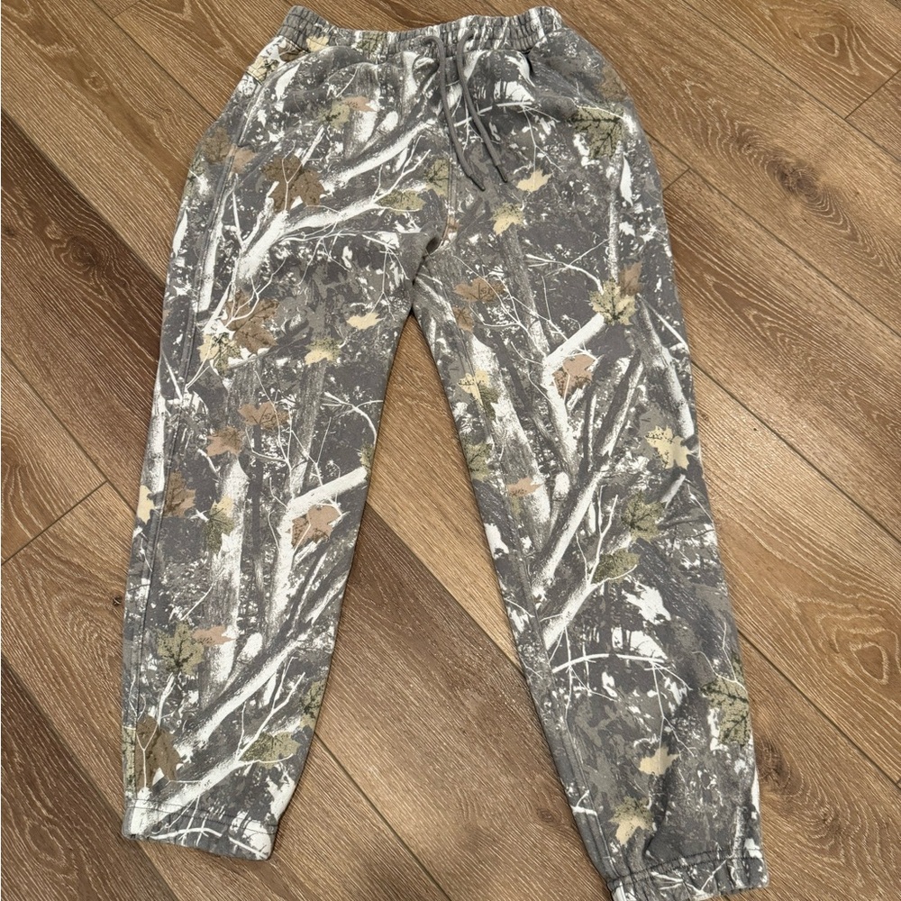 Men’s camo sweats